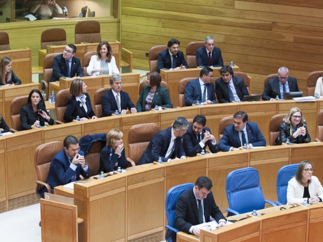 Cinco novos deputados tomaron posesión no Parlamento de Galicia